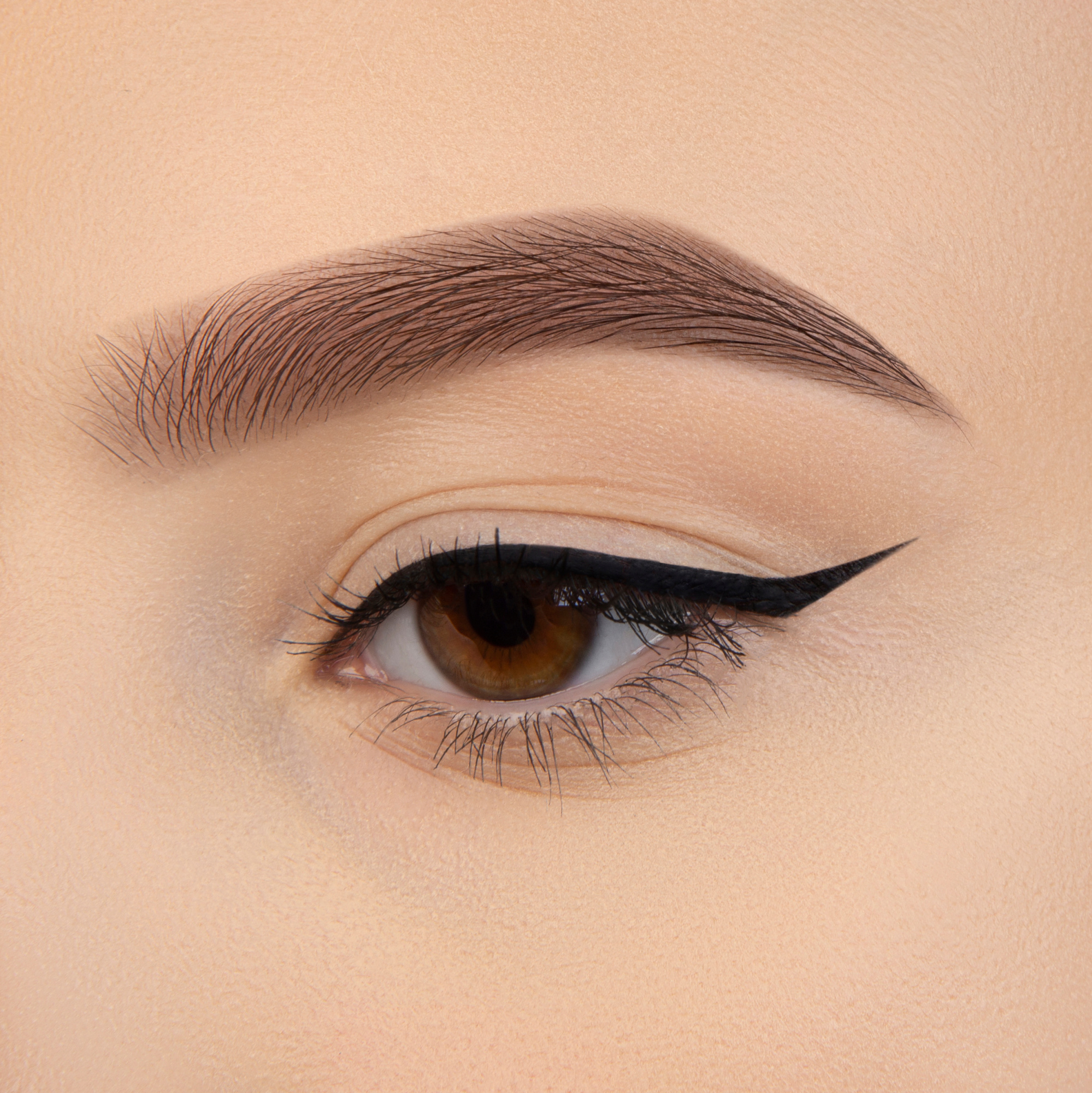 Подводка для глаз матовая ALIX AVIEN (Black matte dipliner)